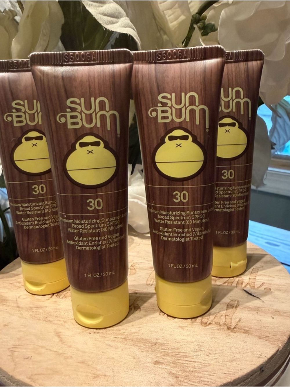 4 mini Sun Bum Premium
Moisturizing Sunscreen SPF 30 (1
Oz ea) Exp 01/2028